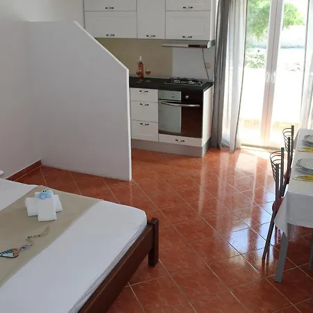 Rino Apartman Rogoznica